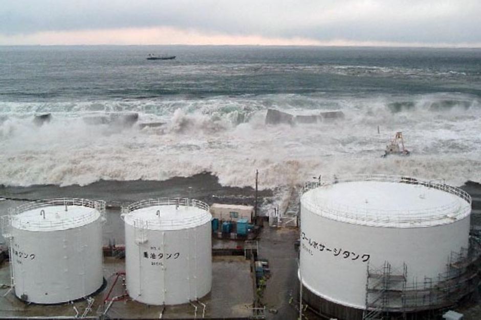 2011 tsunami hitting Fukushima TEPCO plant