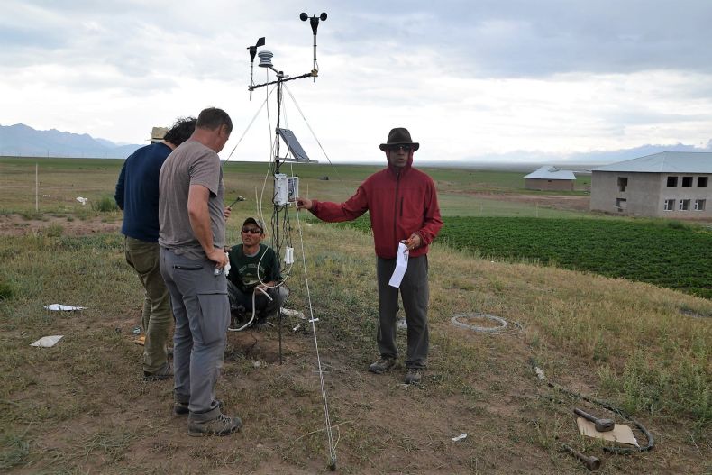 Kassam climate/calendar research team in the field