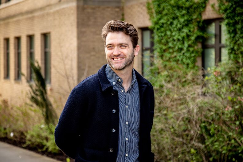 A headshot of Tim Ravis