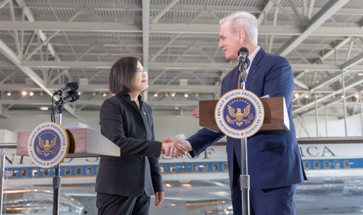 President Tsai meeting US speaker Kevin McCarthy in California, April 2023 (Public Domain -CSPAN)