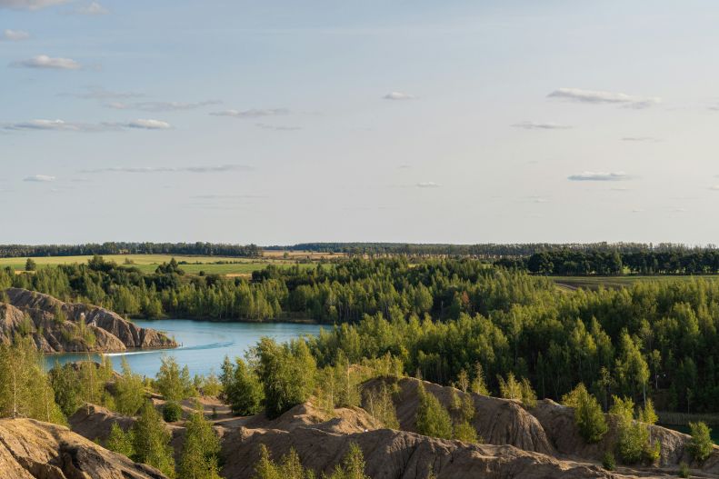 Overview of Lake Konduki in Tula, Russia