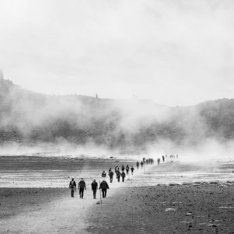 people walking in Tongariro National Park, Nouvelle-Zélande