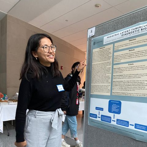 Laidlaw scholar presents research poster at symposium