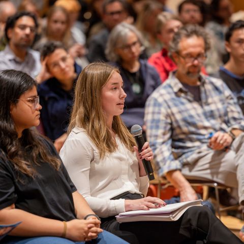 Undergraduate Global Scholar Natalie Dreyer ’27 asks question at Bartels lecture, Oct. 23, 2024